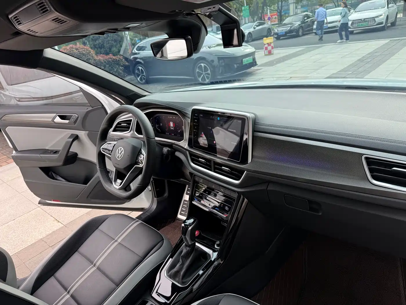 Volkswagen T-ROC 2025 300TSI DSG 2WD Dawn Edition фото 11