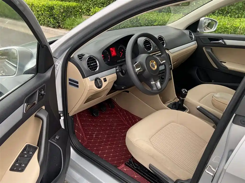 Volkswagen Jetta 2015 1.4L Manual Comfort фото 4