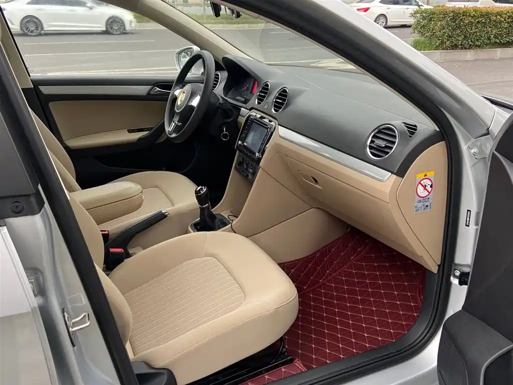 Volkswagen Jetta 2015 1.4L Manual Comfort фото 6