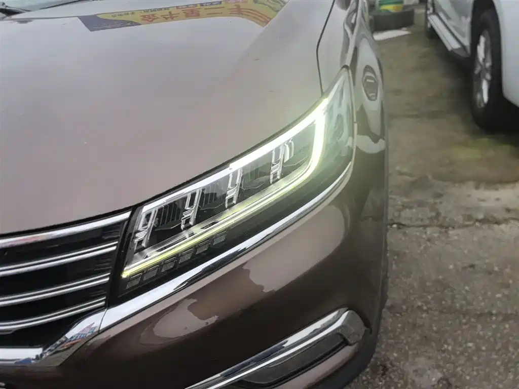 Фото 24 - Roewe RX5