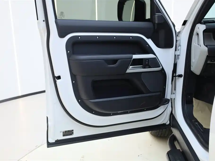 Land Rover Defender 2024 110 3.0T P400 X-DYNAMIC HSE фото 15