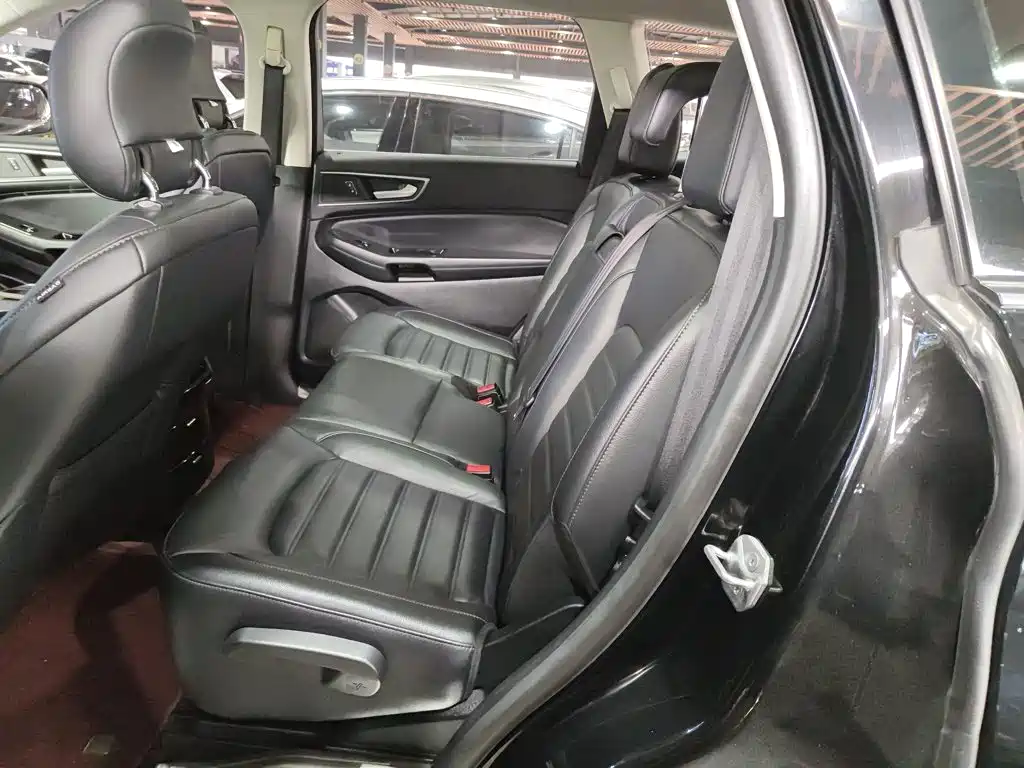 Фото 17 - Ford Edge