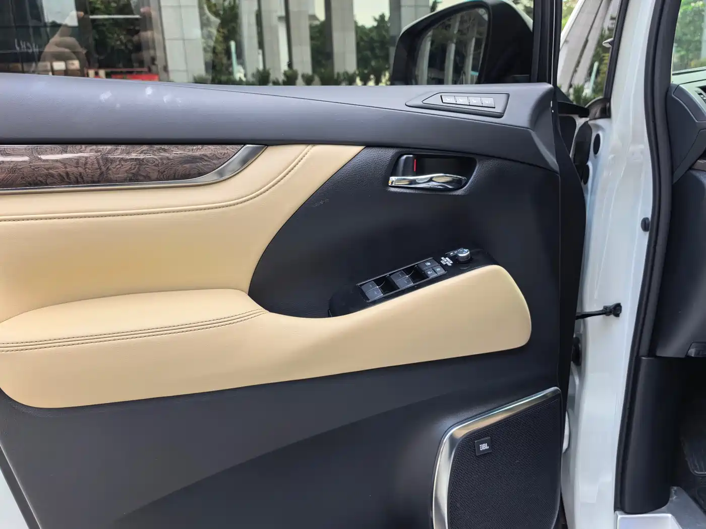 Toyota Alphard 2021 Hybrid 2.5L Premium фото 12