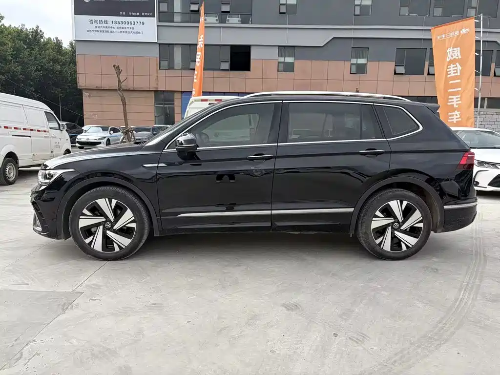 Фото 4 - Volkswagen Tiguan L