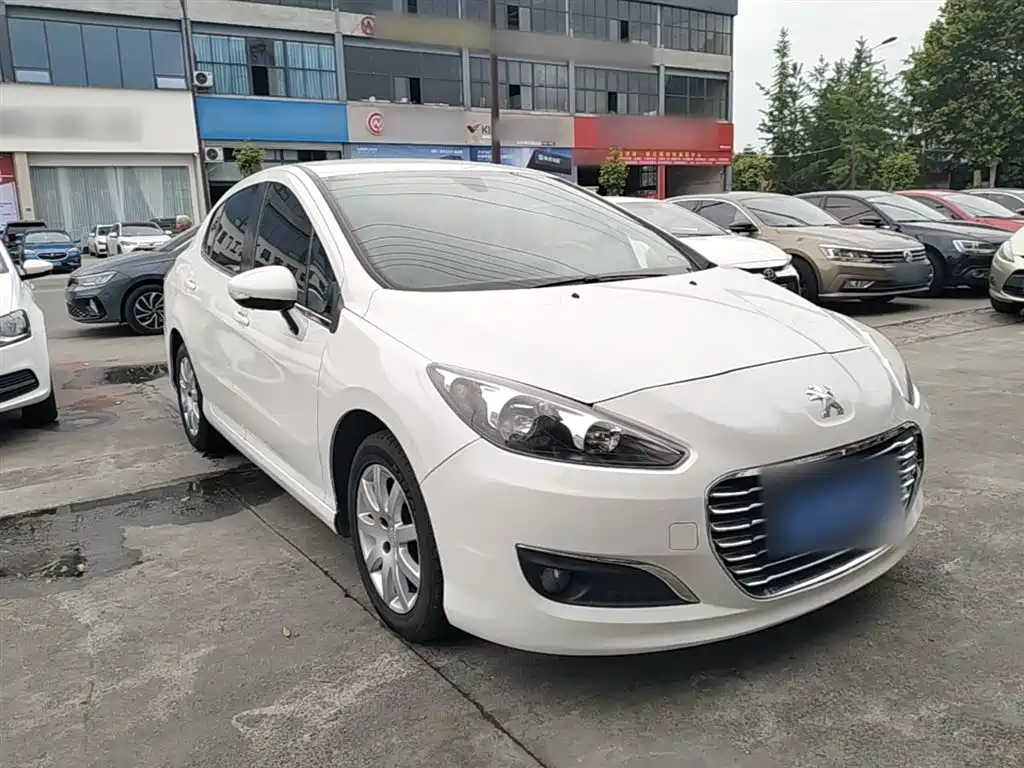 Peugeot 308 2014 Model Joy Edition Classic 1.6L Manual Superior Style фото 4