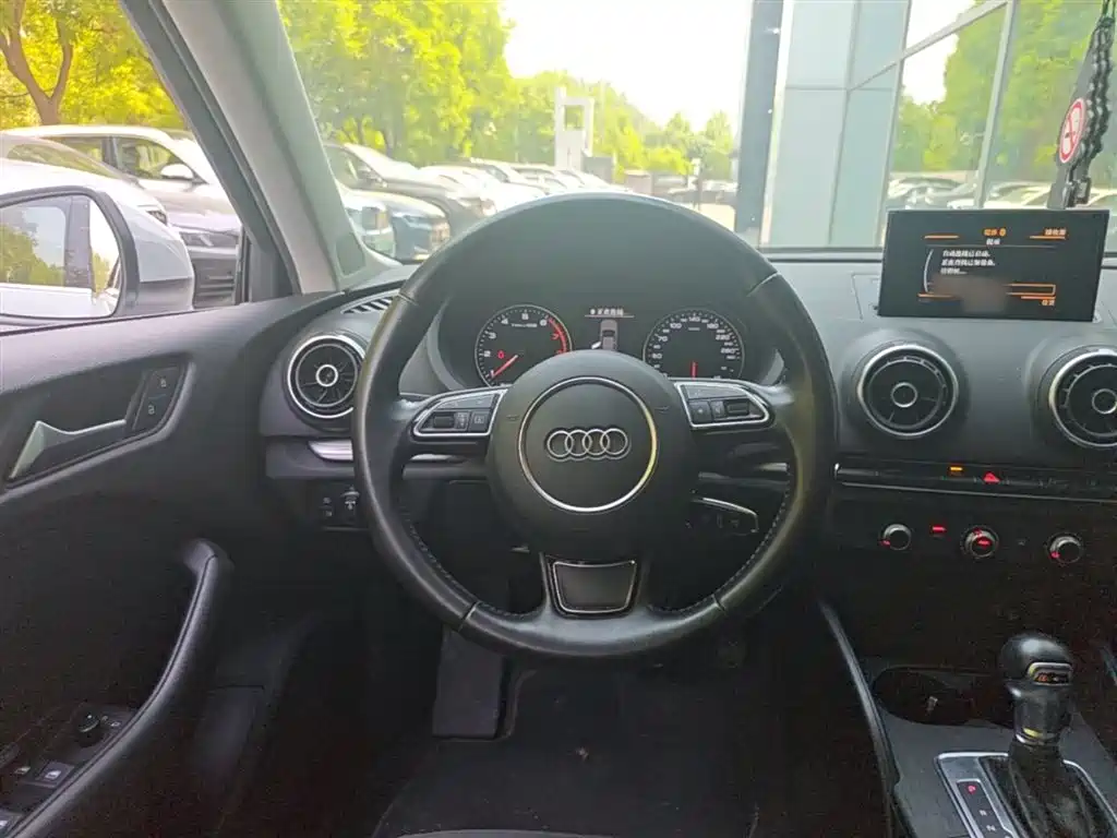 Audi A3 2016 Sportback 35 TFSI Leadership фото 3