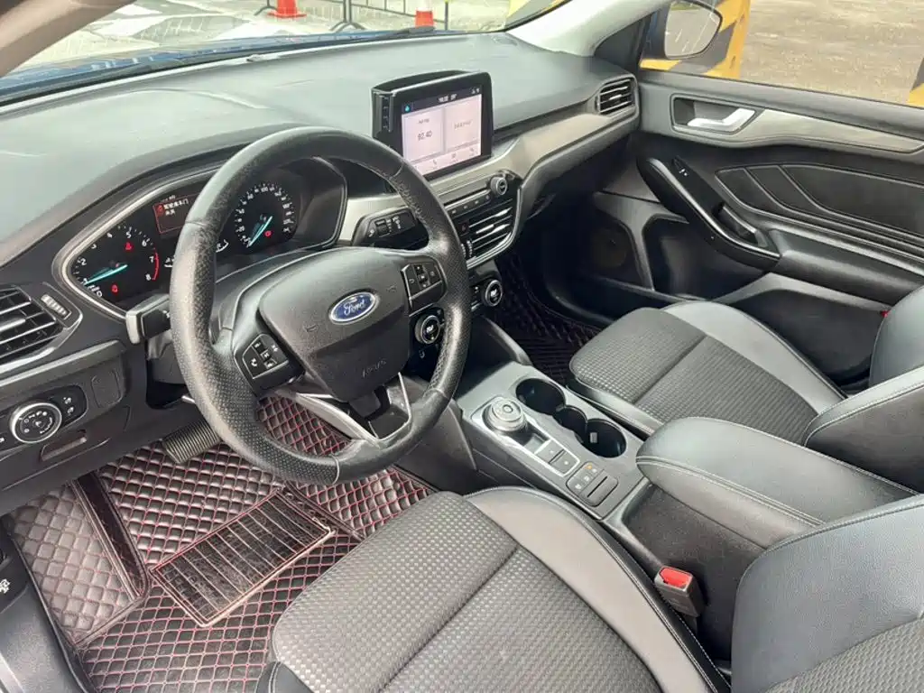 Фото 16 - Ford Focus