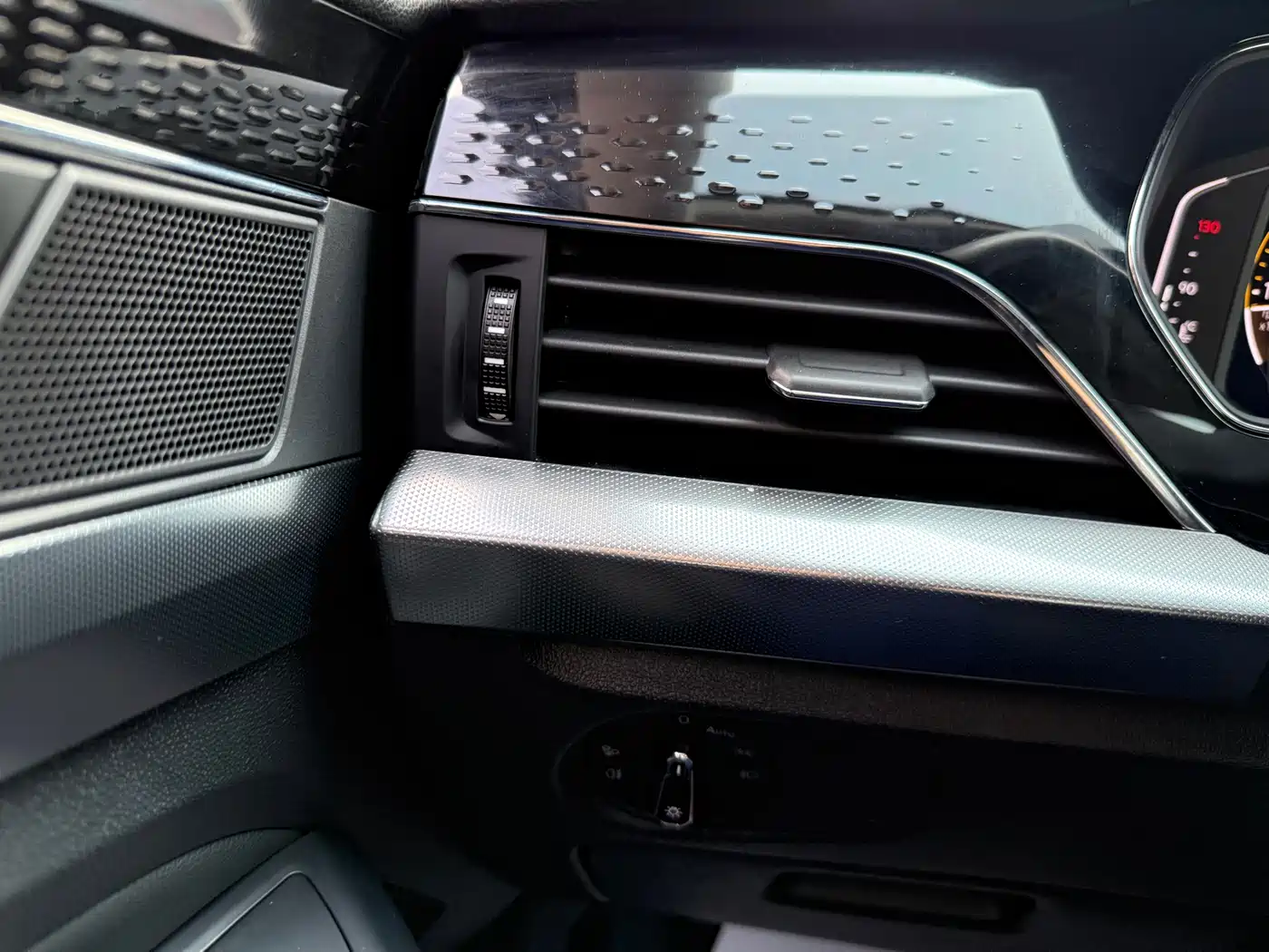 Volkswagen Passat 2022 330TSI Elite Edition фото 26