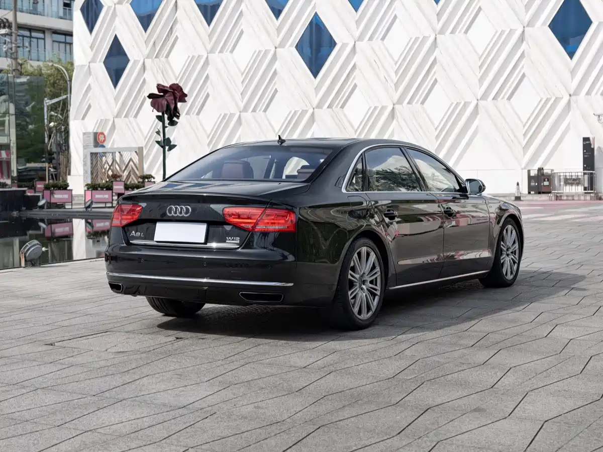 Фото 4 - Audi A8