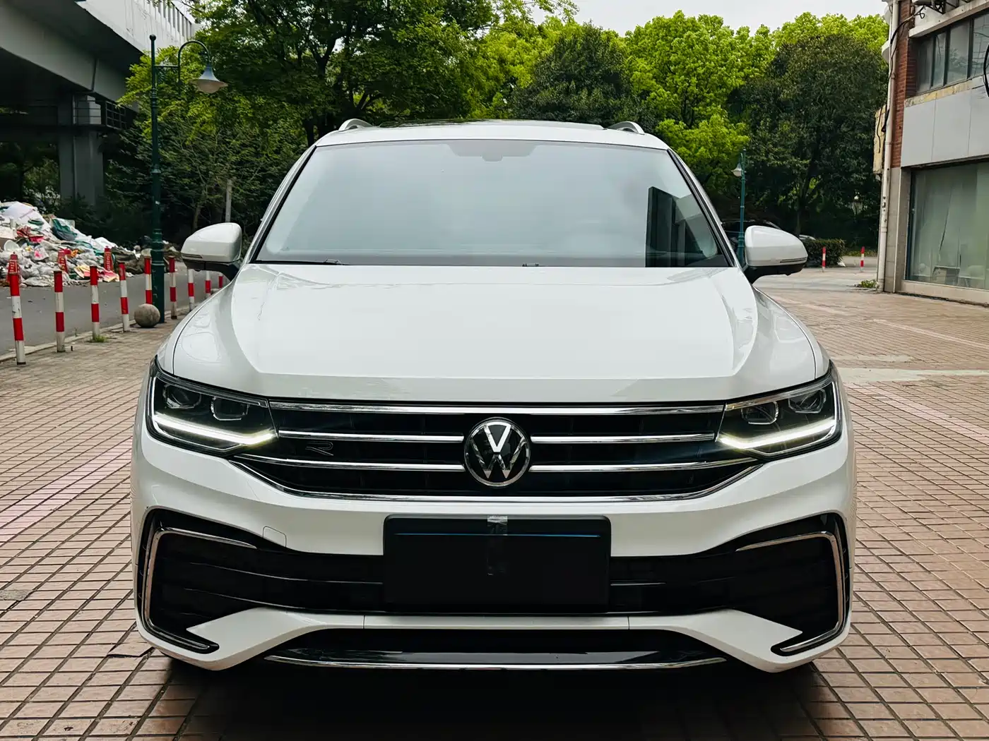 Volkswagen Tiguan L 2024 330TSI Automatic 2WD R-Line Premium Enjoyment Edition фото 2