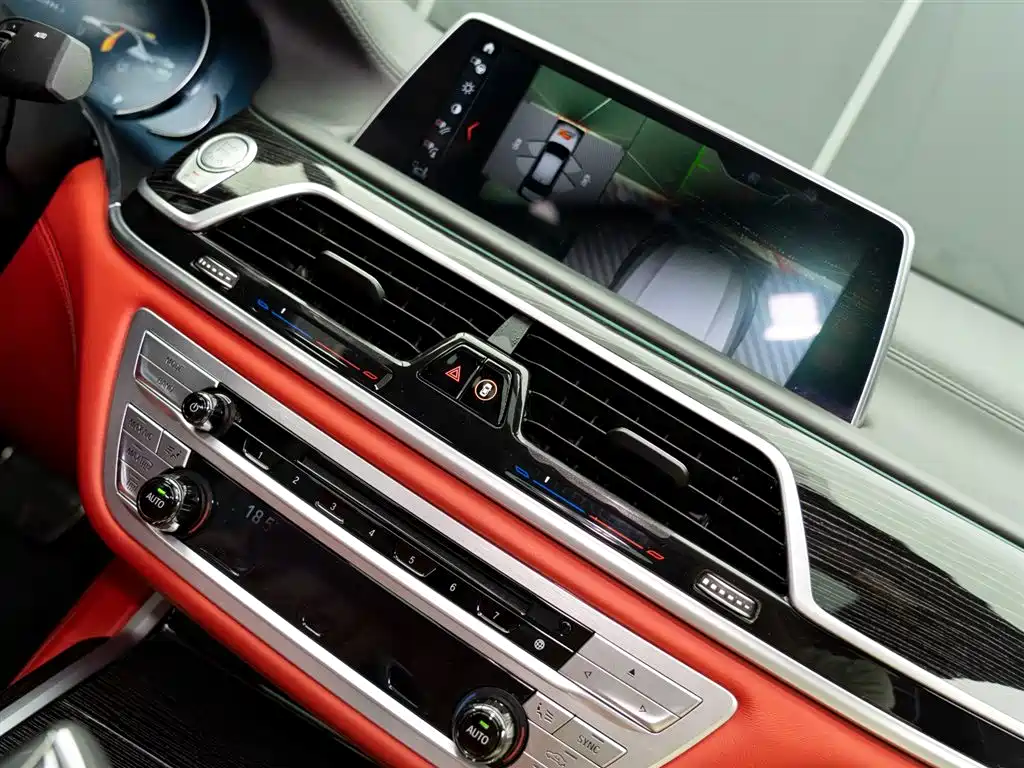 BMW 7 Series 2018 M760Li xDrive фото 20