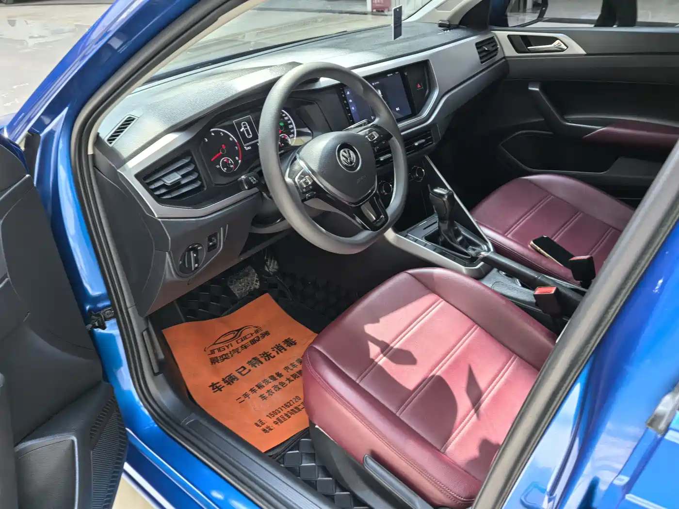VOLKSWAGEN POLO