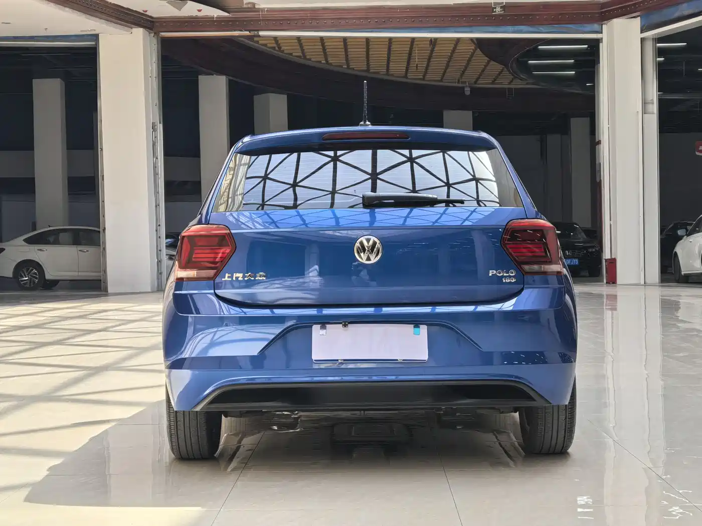 VOLKSWAGEN POLO