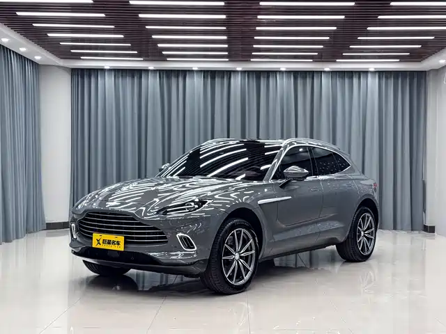 aston-martin dbx