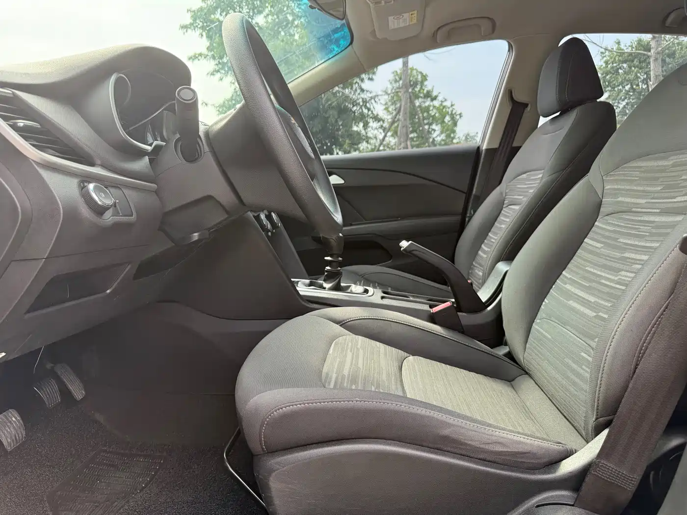 Chevrolet Cavalier 2016 1.5L Manual Enjoyment Edition фото 10