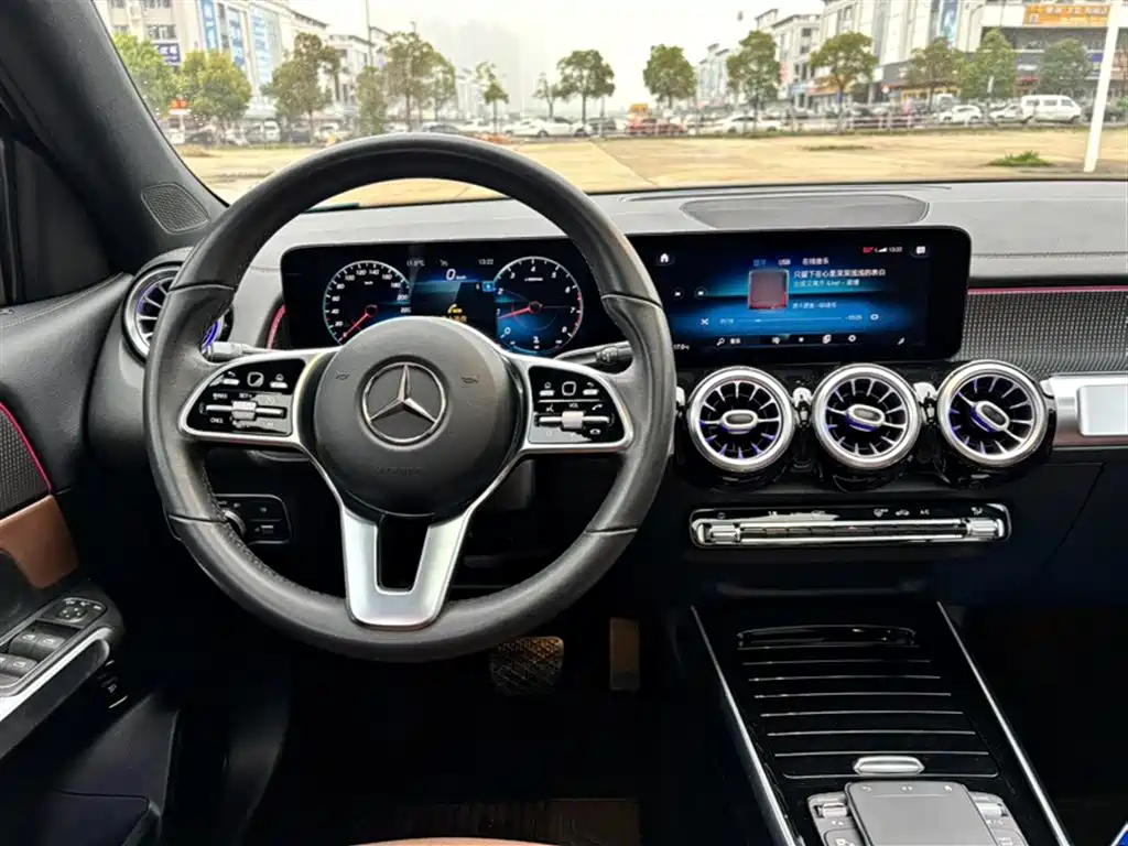 MERCEDES-BENZ GLB