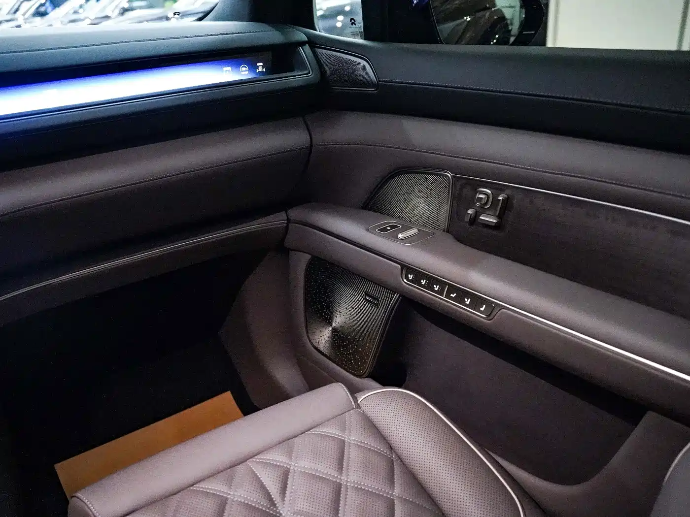 NIO ES8 2026 2025 Model 6-Seat Executive Luxury Edition