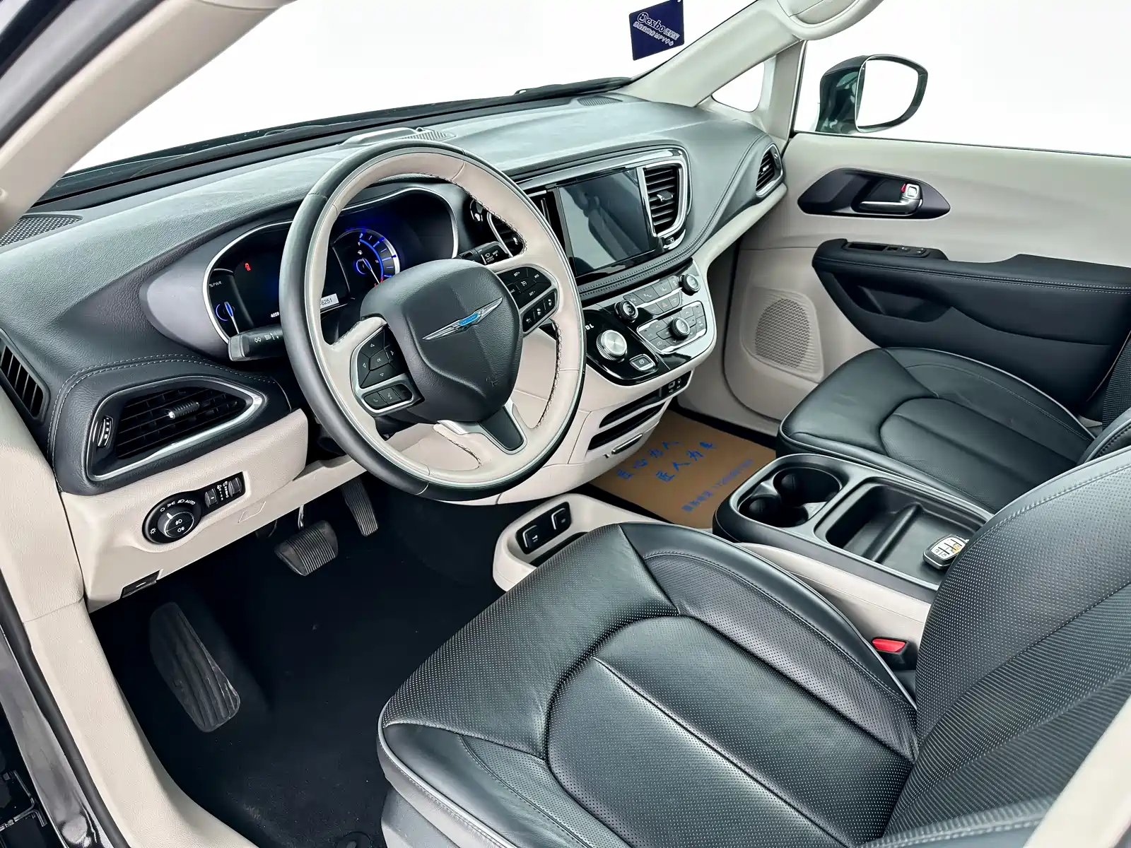 Фото 8 - Chrysler Pacifica PHEV
