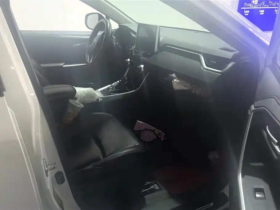 Toyota Wildlander 2020 2.0L CVT AWD Premium Edition фото 8