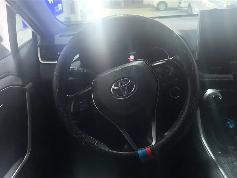Toyota Wildlander 2020 2.0L CVT AWD Premium Edition фото 15