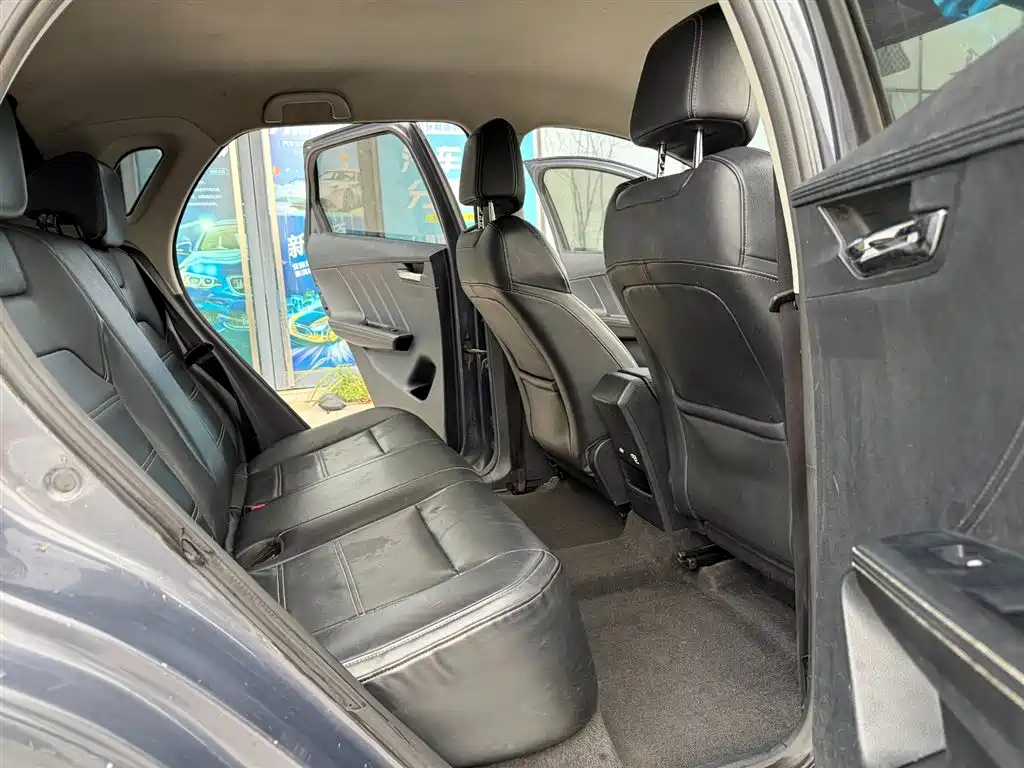 BYD E2