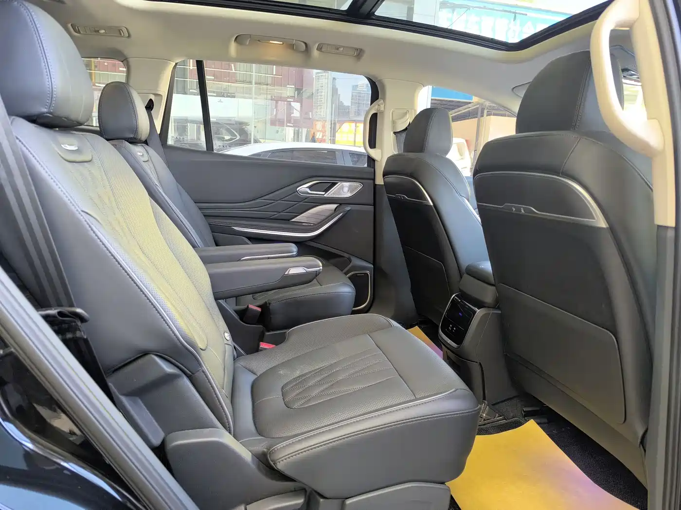 Hongqi HS7 PHEV 2024 2.0T PHEV 4WD Flagship Edition 6-seater фото 7