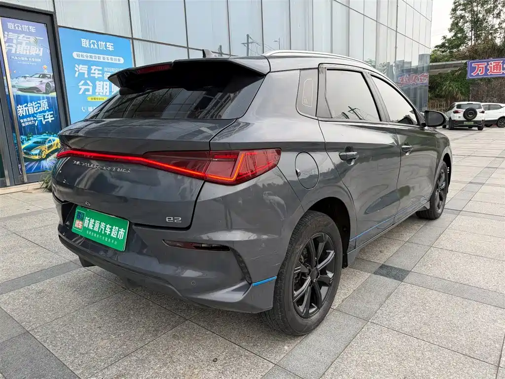 BYD E2