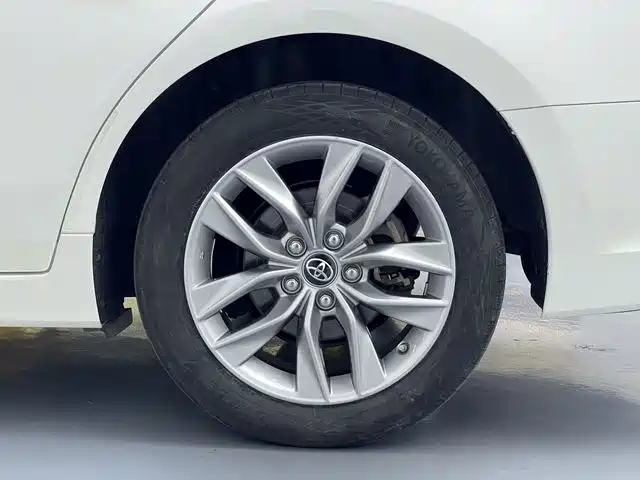 Toyota Avalon 2019 Hybrid 2.5L Luxury Edition China V фото 15