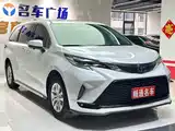 Фото 2 - Toyota Granvia