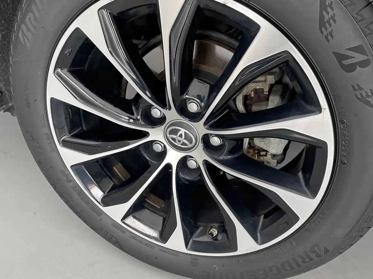 Toyota Avalon 2024 2.0L Luxury Edition фото 15