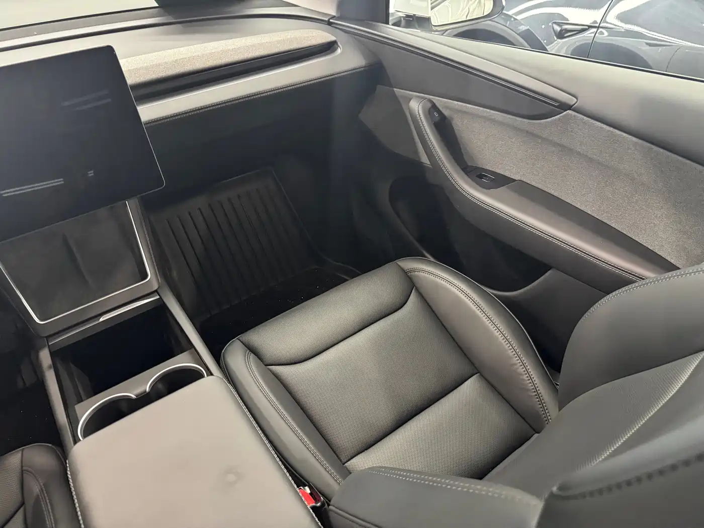 Tesla Model Y 2026 2025 Rear-Wheel Drive