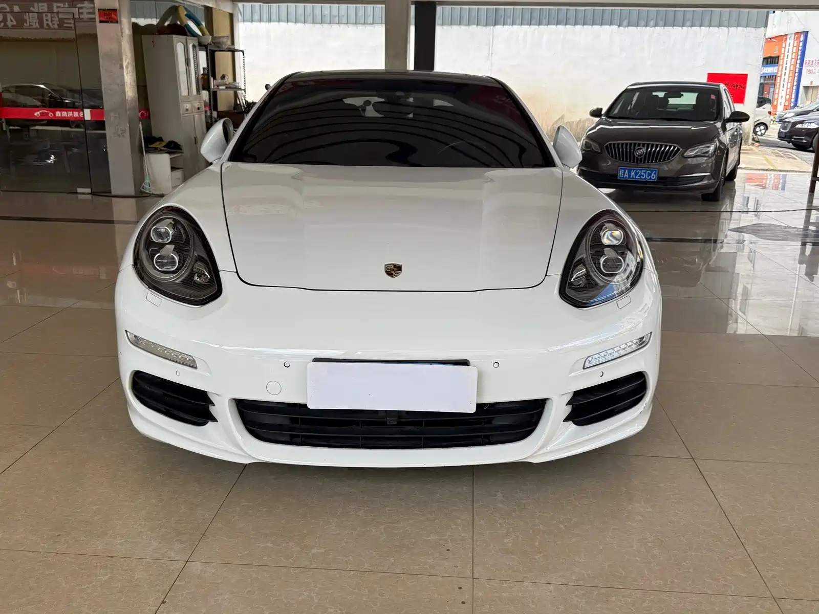 صورة 3 - Porsche Panamera