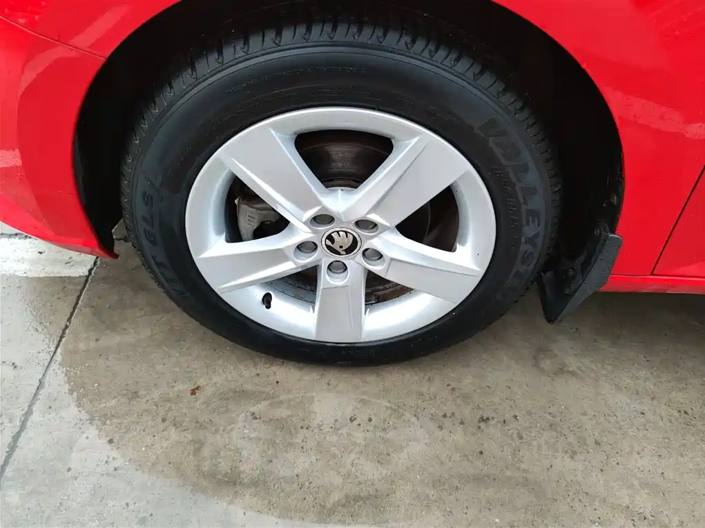 Škoda Fabia 2016 1.4L Automatic Car Enjoy Edition фото 23