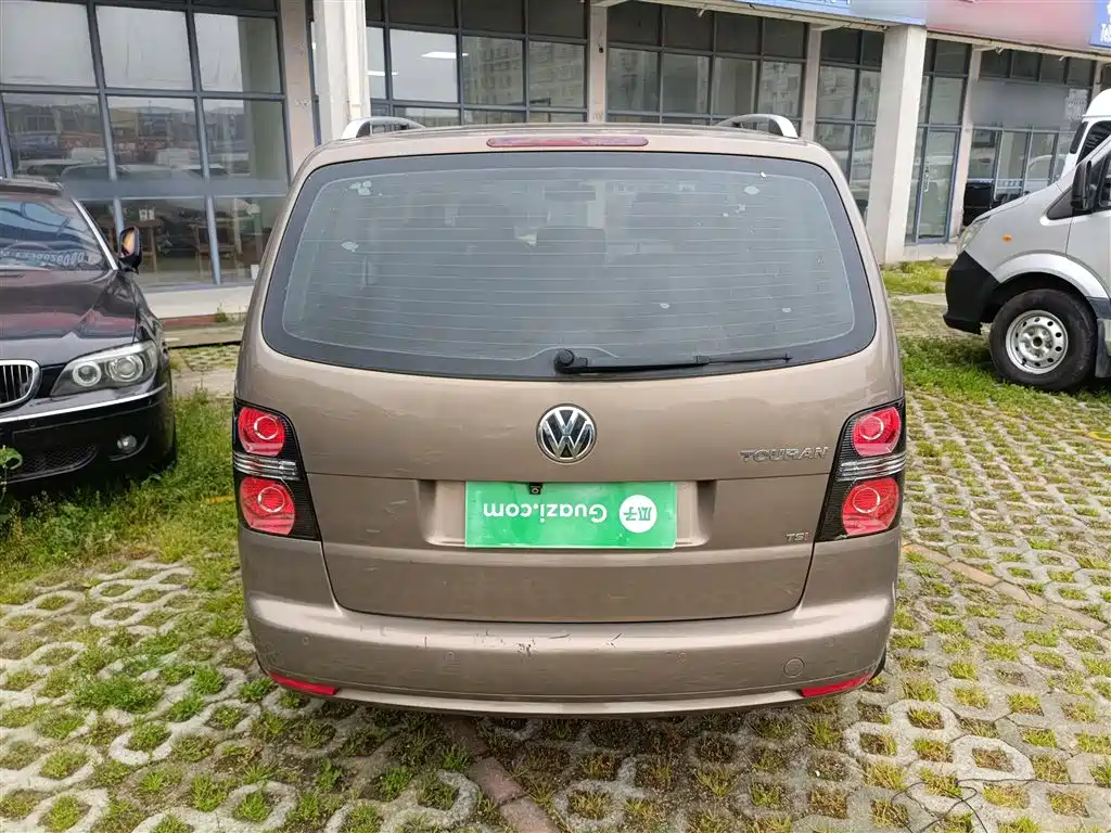 Volkswagen Touran 2015 1.4T DSG Comfort Edition 5-seater фото 6