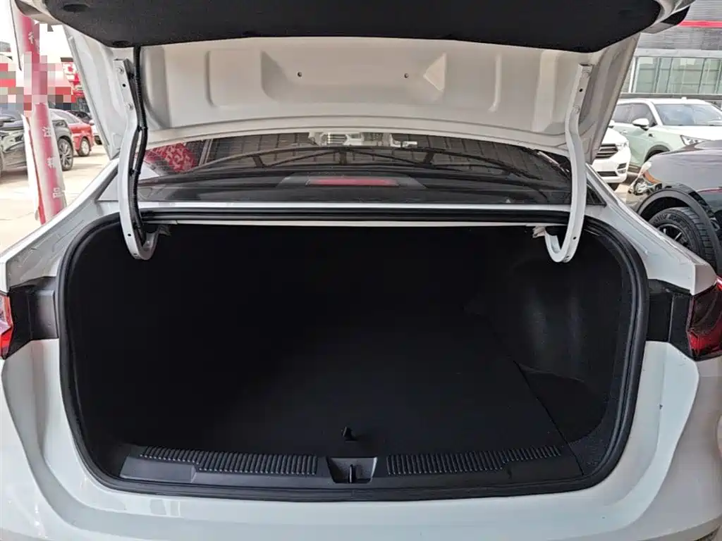 Roewe i5 2025 2023 1.5L CVT Luxury Edition
