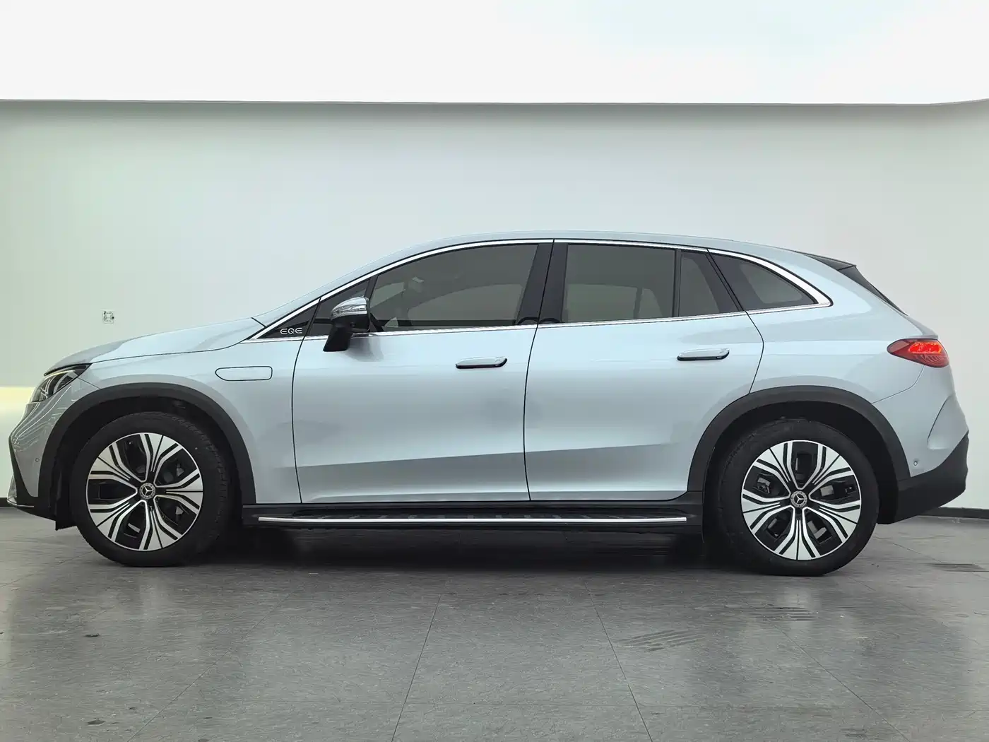 Mercedes-Benz EQE SUV 2023 350 4MATIC Luxury Edition фото 10
