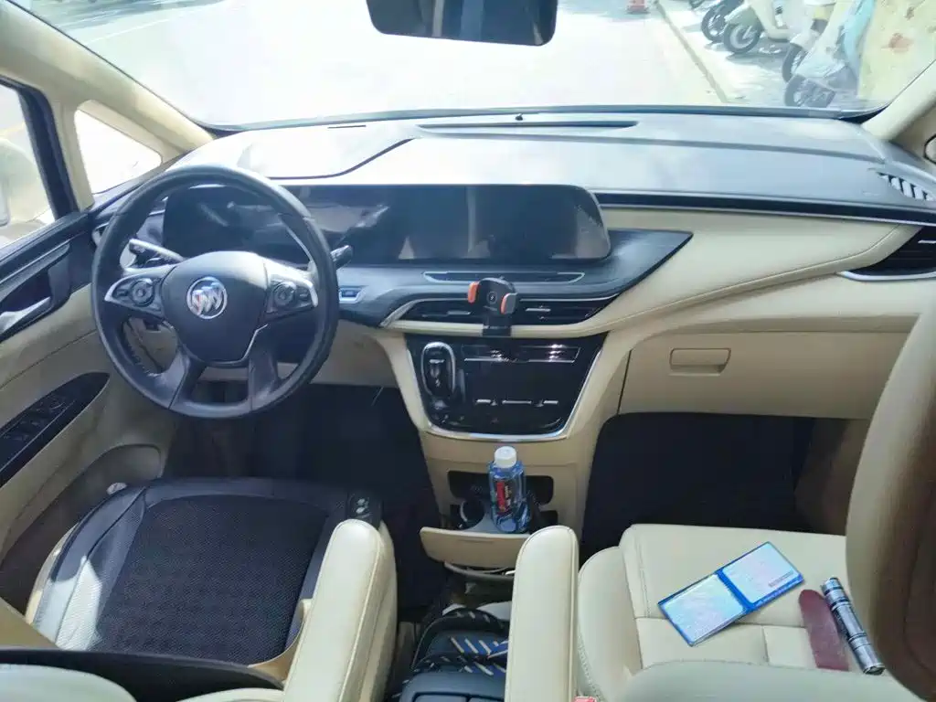 Photo 12 - Buick GL8