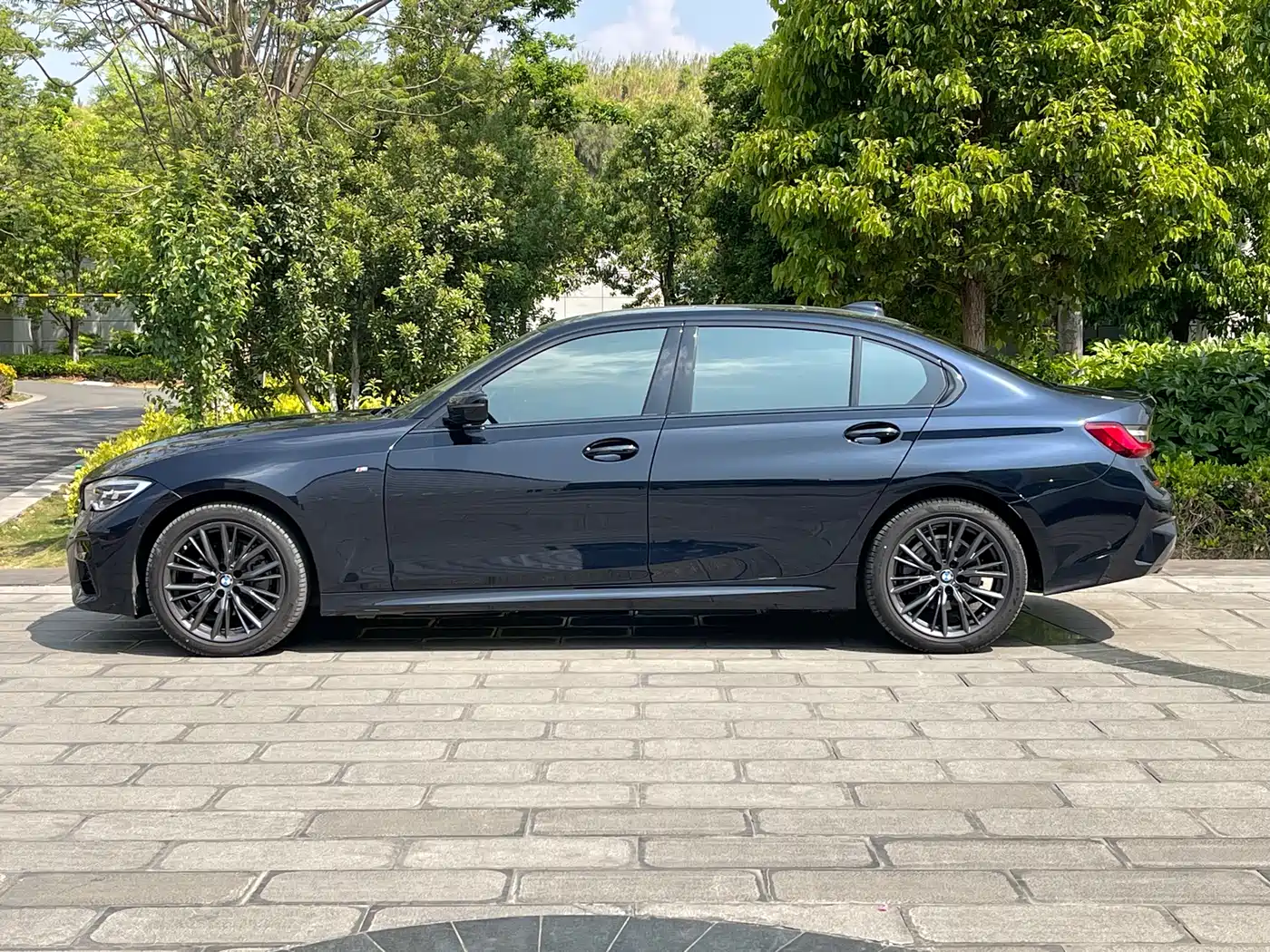 BMW 3 Series 2022 325Li M Sport Shadow Edition фото 7