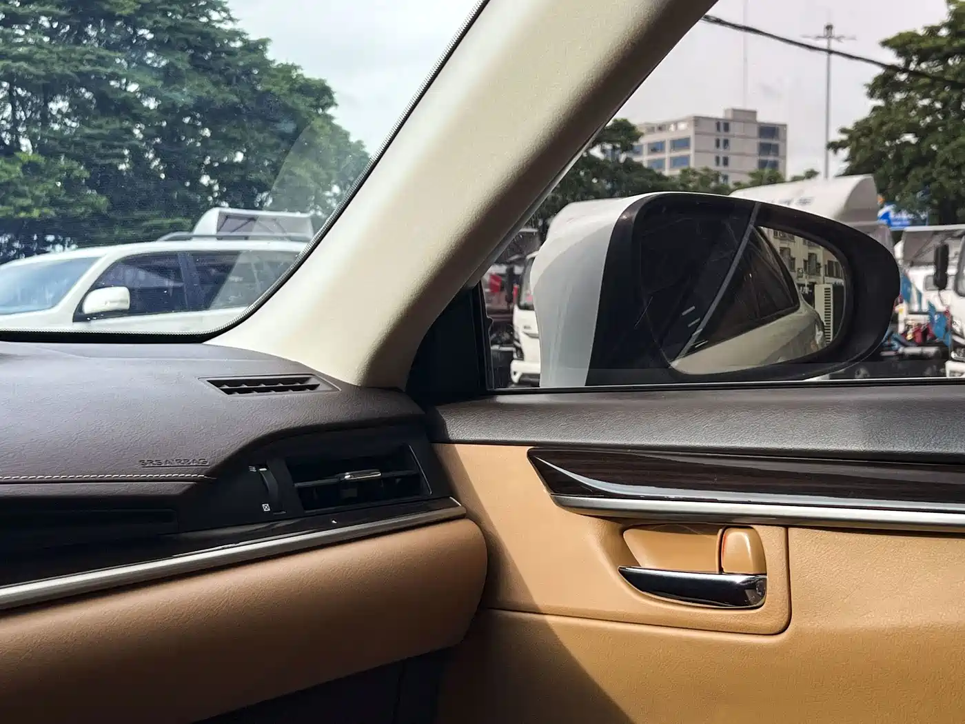 Photo 13 - Lexus ES
