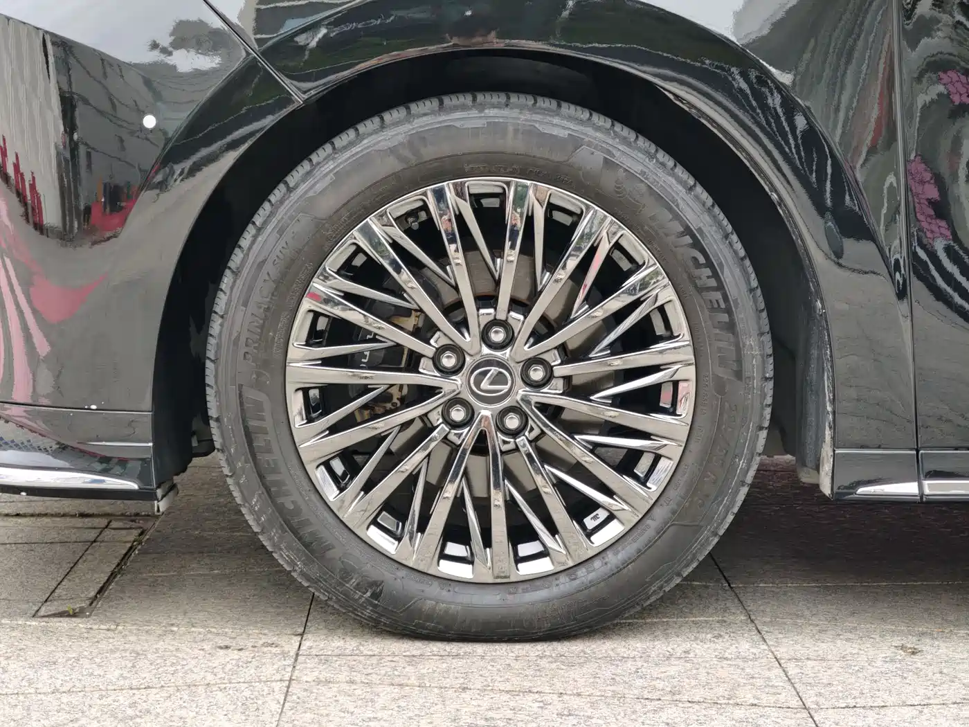 Lexus LM 2023 500h 6-Seater Prestige Edition фото 8