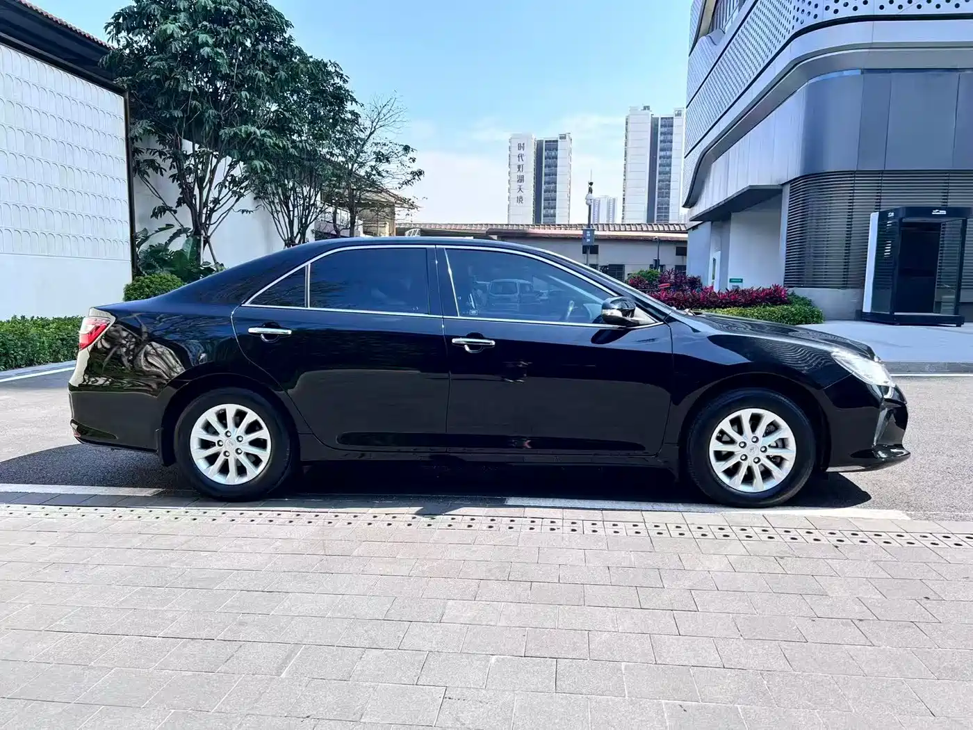 Toyota Camry 2015 2.0G Leading Edition фото 9