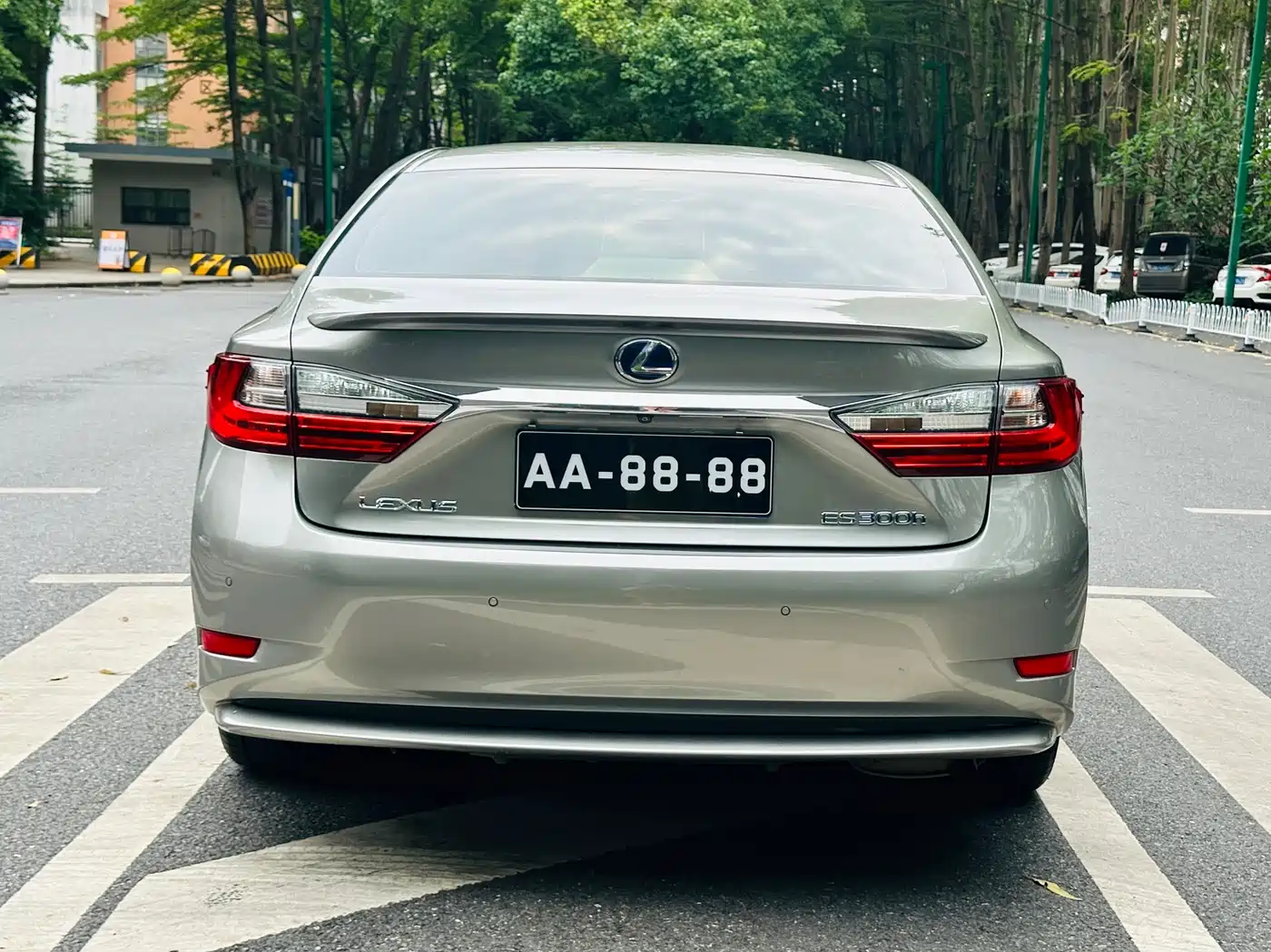 Lexus ES 2015 300h Comfort Edition фото 4