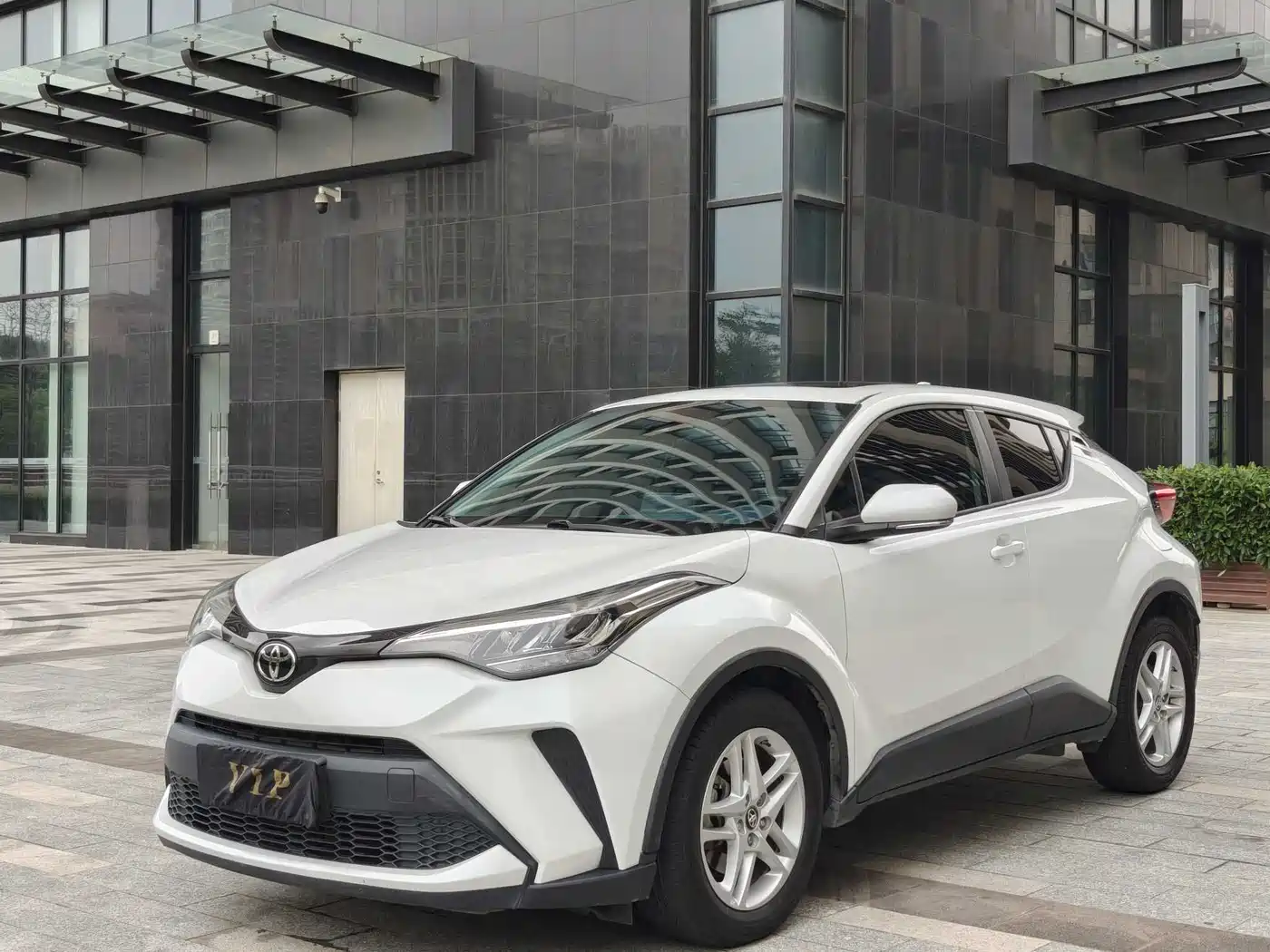Toyota C-HR 2021 2.0L Comfort Edition фото 4