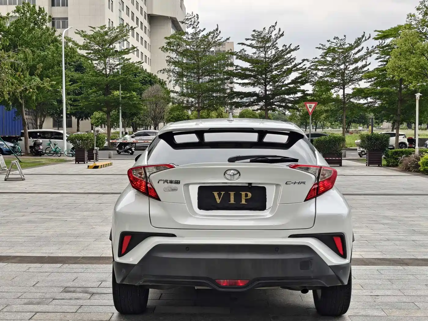 Toyota C-HR 2021 2.0L Comfort Edition фото 14