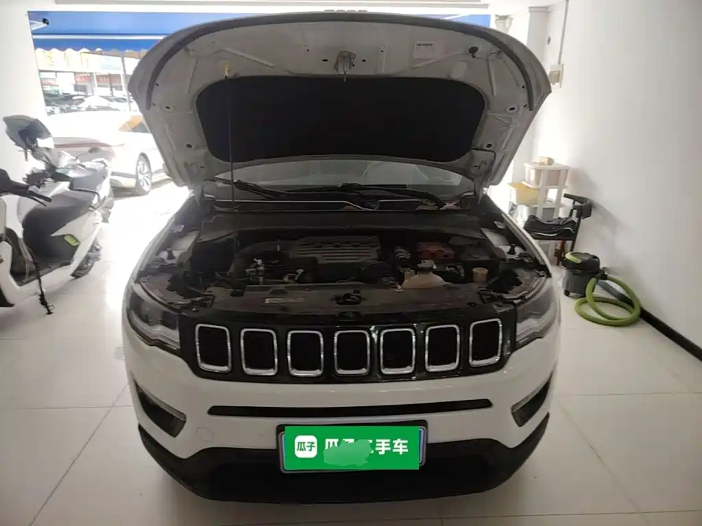 Фото 10 - Jeep Compass