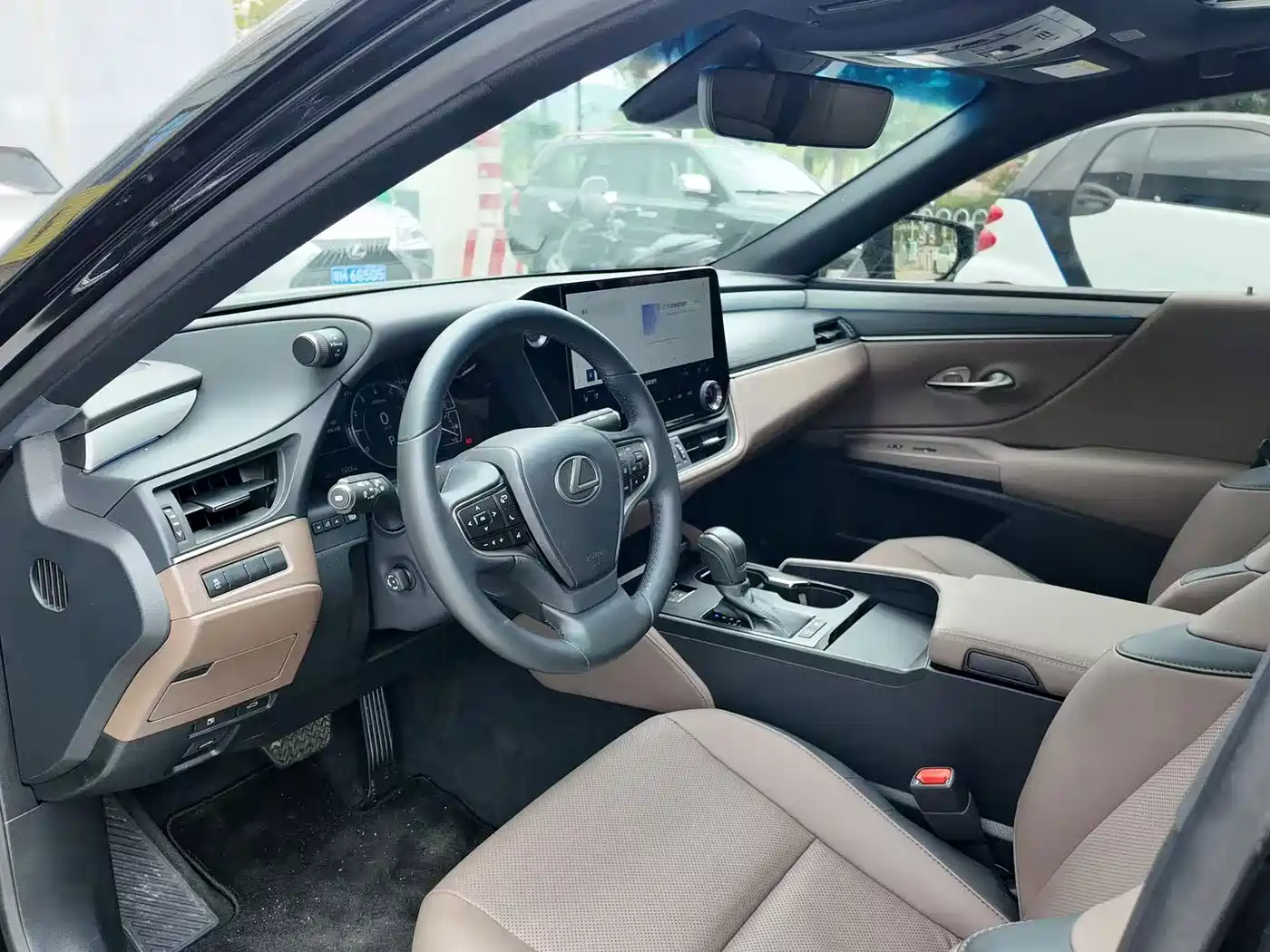 Фото 5 - Lexus ES