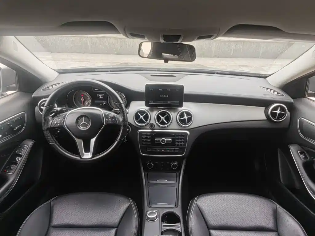 Mercedes-Benz GLA 2015 2015 GLA 200 Fashion