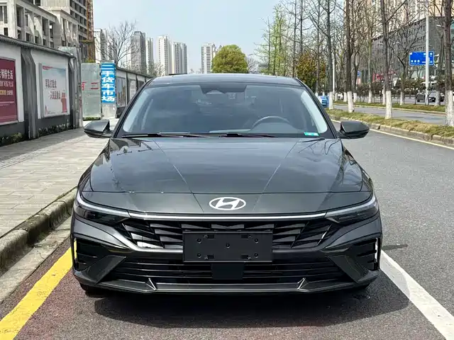 HYUNDAI ELANTRA