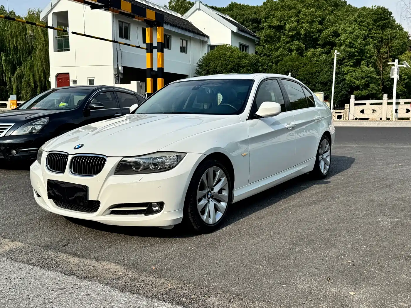 Photo 3 - BMW 3 Series