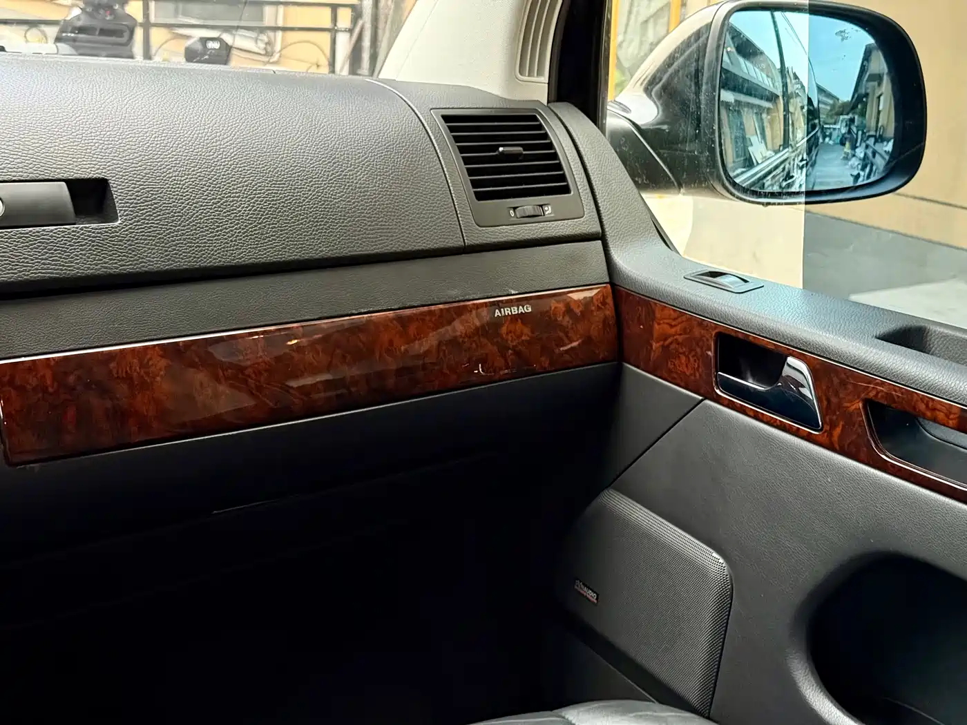 Volkswagen Multivan 2012 2.0TSI 2WD Luxury Edition фото 9